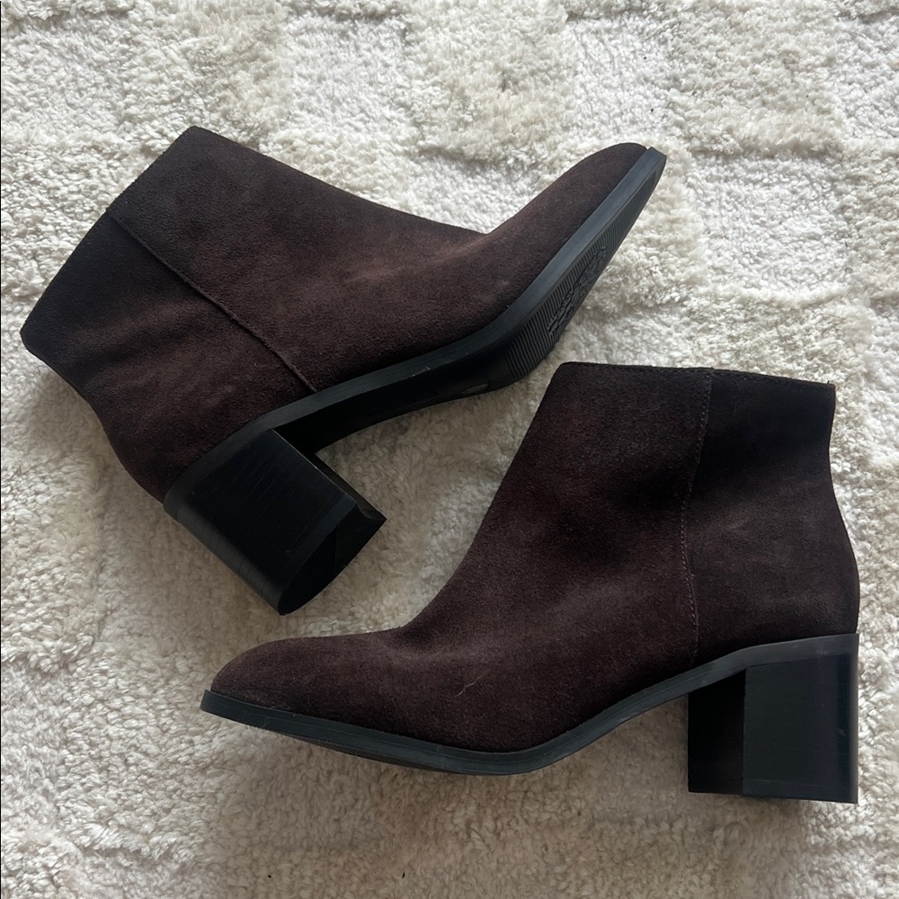 Vince Camuto booties 🤎 🍫 🐻